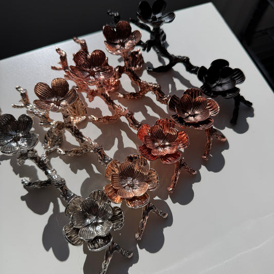 Double Flower Metal Sphere Stand