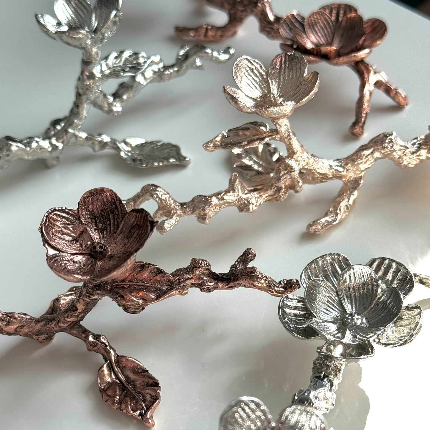 Double Flower Metal Sphere Stand