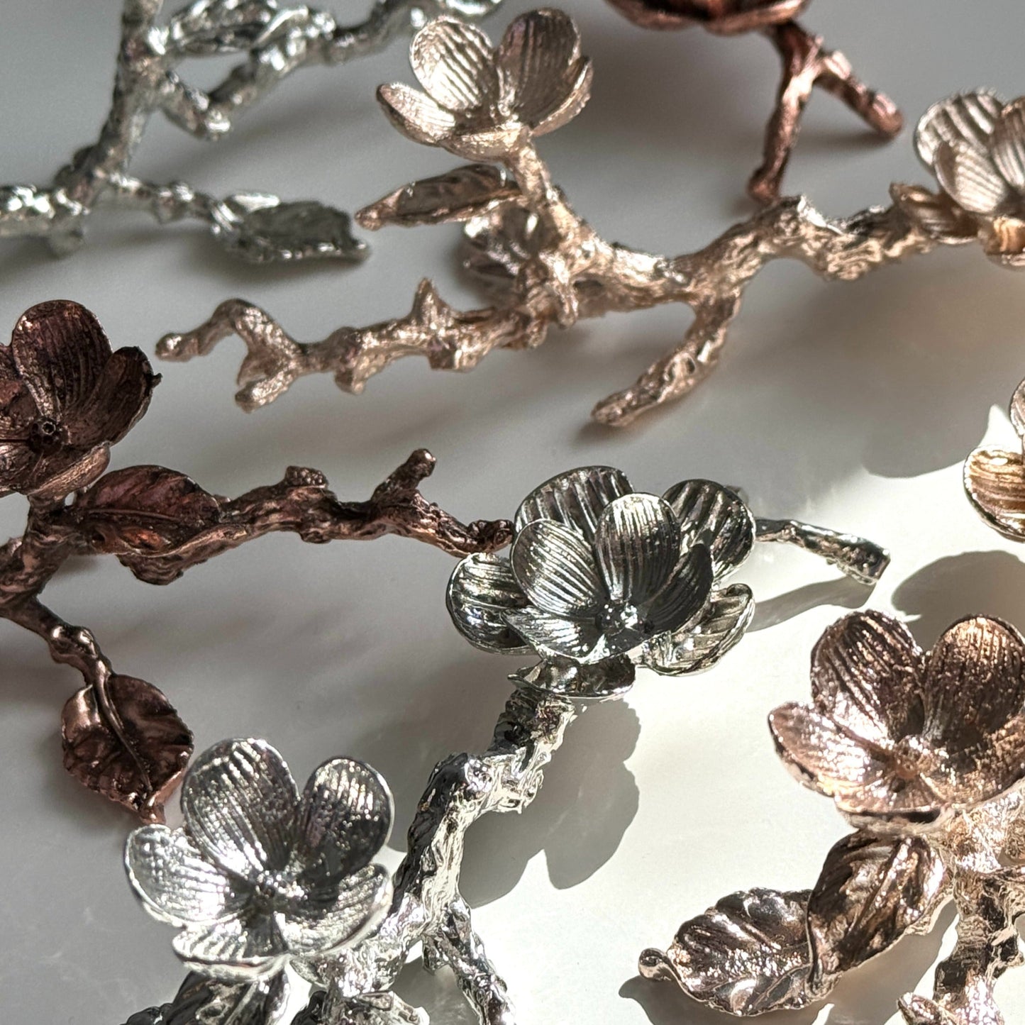 Double Flower Metal Sphere Stand