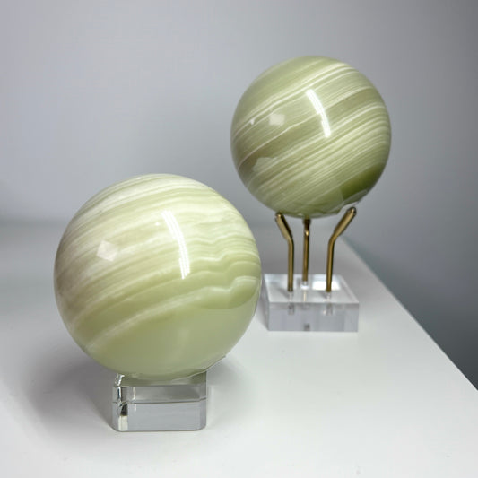 Acrylic Sphere Stands