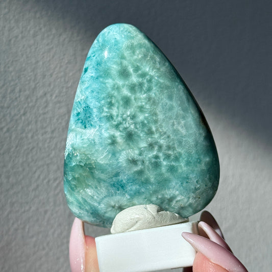 polished blue green brucite freeform